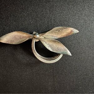 Elegant Silver Leaf Ring